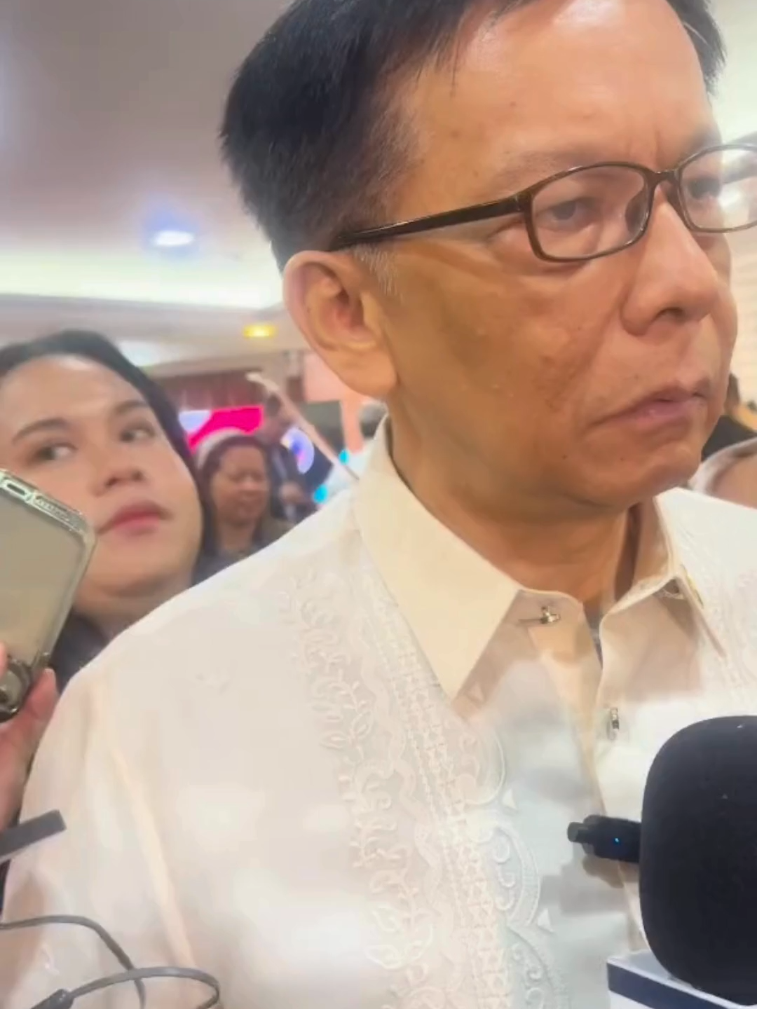 Binabantayan umano ang lagay ng mga OFW sa mga bansang apektado ng malakas na lindol sa Russia, ayon kay Department of Migrant Workers Sec. Hans Leo Cacdac.   Kasunod ito ng tsunami warnings sa mga kalapit na bansa gaya ng Japan. | via JP Soriano/GMA Integrated News #GMAIntegratedNews