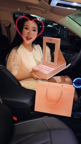 10 điểm cho sự xinh iu này 🥰 #quatangbangai #boquatang #quatangnguoiyeu #reviewlamdep #xuhuongtiktok #botrangdiem #goclamdep #quasinhnhat #flowerknows  @Tiệm Mỹ Phẩm Trung Hoa 