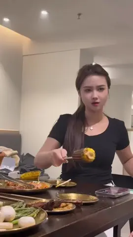 Tổng hợp, những pha nháy mắt bá đạo làm lên tên tuổi phong cách của - Dong Chichi 董赤赤