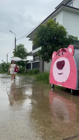 また雨の日が来ました。移動式のいちごクマの家で料理するのはとても楽しいです。#fpy #toadsoftiktok #キャンプ #toadrescue #キャンプ #asmr #三輪車 #cartok #ミニカー #グランピング #電気自動車 #fypdong #リムジン #cozyspaces #車 #キャンプ生活 #リラックス#mukbangs #bearpawcafe #cutepeople@lovecamping8