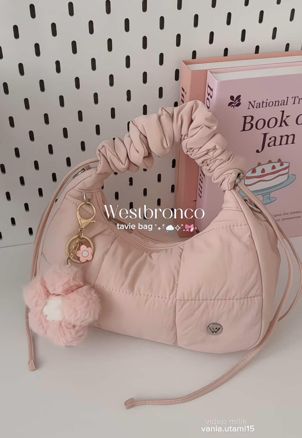 Cute pink bag 🌸☁️ @Westbronco.id #westbroncobag #westbronco #taviebag #handbag #taswanita #pinkoutfit 