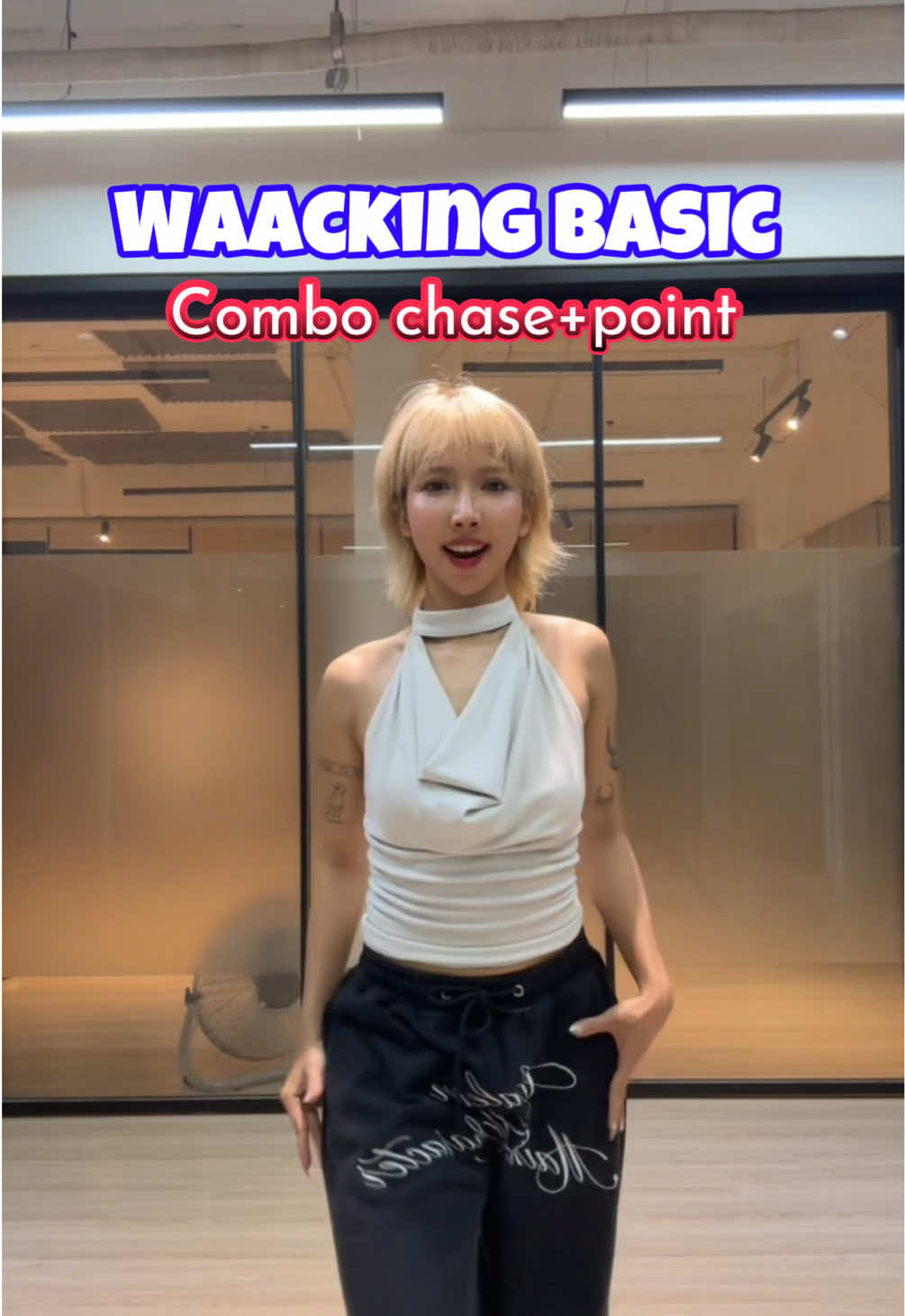 Very Basic combo u should tryyy #waacker #waackingclass #waackingtutorial #whacking #waackers #forwaackers #waackingdance #fyourpage #waackingsongs #vietnamese #dancer #viralvideo #foryoupage #waacking #viraldance 