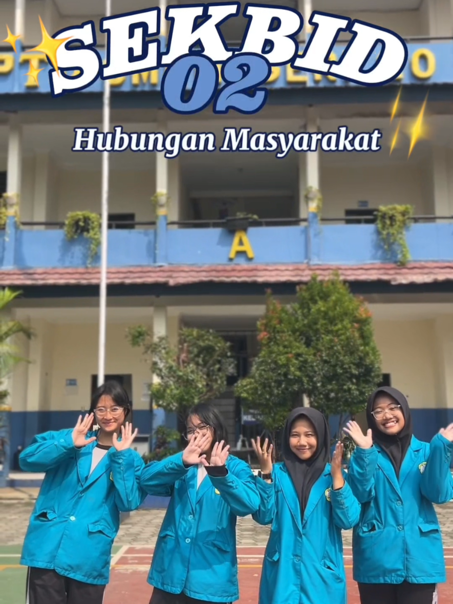 — 𝙷𝚘𝚕𝚕𝚊 𝚜𝚘𝚋𝚊𝚝 𝚃𝚠𝚎𝚗𝚝𝚢'𝚜! 👋🏻 Kalian pernah mikir, siapa sih yang nyari referensi konten promosi sekeren itu? Siapa yang nulis caption lucu dan menarik tapi tetep informatif? Atau siapa yang menjadi jembatan suara siswa ke sekolah? 🤔 ✧˖°. 𝚈𝚊𝚙, 𝚔𝚊𝚖𝚒 𝚓𝚠𝚊𝚋𝚊𝚗𝚗𝚢𝚊! °.˖✧ જ⁀➴ WELCOME TO SEKBID HUMAS ૮₍ ˃ ⤙ ˂ ₎ა! 🪄𝙿𝚎𝚛𝚔𝚎𝚗𝚊𝚕𝚔𝚊𝚗 𝚔𝚊𝚖𝚒 𝚍𝚊𝚛𝚒 𝚂𝚎𝚔𝚋𝚒𝚍 ❷: 𝚂𝚎𝚔𝚋𝚒𝚍 𝙷𝚄𝙼𝙰𝚂 (𝙷𝚞𝚋𝚞𝚗𝚐𝚊𝚗 𝙼𝚊𝚜𝚢𝚊𝚛𝚊𝚔𝚊𝚝) 𝚃𝚒𝚖 𝚙𝚊𝚕𝚒𝚗𝚐 𝚎𝚔𝚜𝚒𝚜, 𝚙𝚊𝚕𝚒𝚗𝚐 𝚑𝚒𝚝𝚜, 𝚍𝚊𝚗 𝚙𝚊𝚕𝚒𝚗𝚐 𝚑𝚎𝚋𝚘𝚑 𝚍𝚒 𝚋𝚊𝚕𝚒𝚔 𝚕𝚊𝚢𝚊𝚛!😎 ✮⋆˙𝘿𝙞 𝙗𝙖𝙡𝙞𝙠 𝙥𝙧𝙤𝙢𝙤𝙨𝙞 𝙙𝙖𝙣 𝙧𝙚𝙙𝙖𝙠𝙨𝙞, 𝙖𝙙𝙖 𝙠𝙖𝙢𝙞 𝙮𝙖𝙣𝙜 𝙩𝙚𝙧𝙪𝙨 𝙗𝙚𝙧𝙠𝙖𝙧𝙮𝙖 𝙙𝙖𝙣 𝙗𝙚𝙧𝙖𝙠𝙨𝙞! ✮⋆˙ ⟡ 𝐇𝐔𝐌𝐀𝐒 bukan cuma soal kata, 𝙏𝙖𝙥𝙞 𝙨𝙪𝙖𝙧𝙖, 𝙧𝙖𝙨𝙖, 𝙙𝙖𝙣 𝙧𝙪𝙖𝙣𝙜 𝙨𝙞𝙨𝙬𝙖 #smpn20depok #osissmpn20depok  #sekbidhumas  #sekbid2 