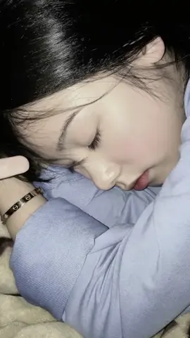 #cweklagitidur #cantik#storygalau💔🥀 #saddd #devaju🥀 #lagujawa #vibessad 