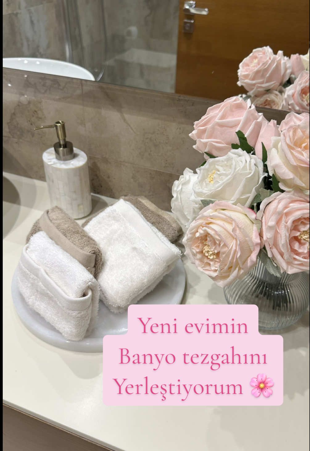 Yeni evimin banyo tezgahını yerleştiriyorum 🙃 ben bu şekilde çok beğendim bence soft oldu 😍 yıllardır önceki evimde de kullandığım o da kokusunu tercih ettim yine 🙃 Tabiki yeni fikirlere de açığımmm 🥰 (reklam değil) #banyo #yeniev #düzen #düzenleme #zarahome #chakra #vakko  