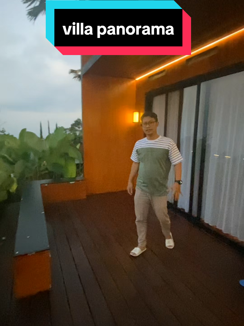 Bangun tidur lihat gunung, udara dingin, hati langsung adem 🍃❄️ Nginep di Villa Panorama – Umbul Sidomukti, kamarnya nyaman banget, view-nya? JUARA! 🌄🔥 Anak-anak happy banget main di wahana, orang dewasa bisa healing total 🧖‍♀️🧒 Harganya juga affordable, cocok buat keluarga, teman, atau pasangan yang pengen kabur sebentar dari hiruk pikuk 🌿💆‍♂️ Cuma satu kata: worth it! 💯 #BestMoment18thUmbul #ExploreUmbulSidomukti @umbul.sidomukti @outbound.semarang  #UmbulSidomukti #VillaPanorama #StaycationHealing #RekomendasiVilla #LiburanSejuk #ViewGunung #KidsFriendly #HealingBareng #semaranghits #hotelsemarang 
