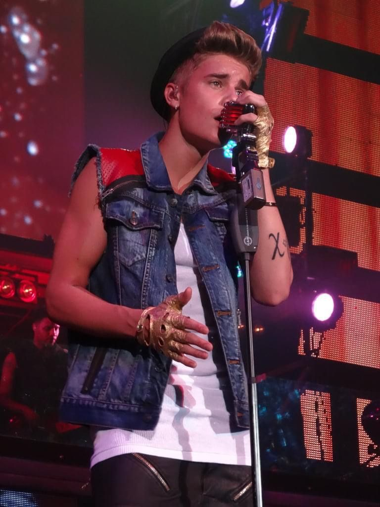 IF I COULD JUST DIE IN YOUR ARMS #justinbieberedits💜 #justinbieber #bieber #JB #lyrics_songs #subespañol #bieberfever #Believe #BelieveJustinBieber #justinbieberbelieve #BelieveTour #dieinyourarms #dieinyourarmsjustinbieber