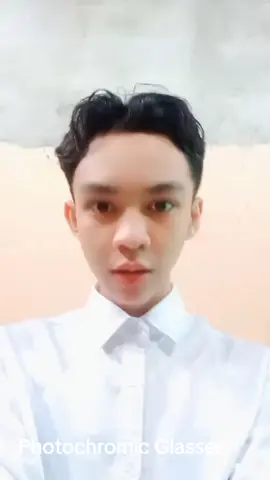 Level Up Your Selfie Game with These Smart Glasses #eyewear #eyecare #photochromiceyeglass #foryoupage #fyp 