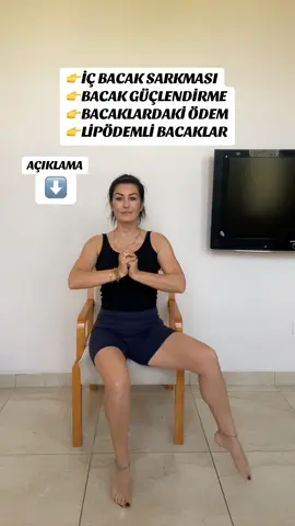 1. HAREKET 1.	Sandalyemin ucuna dik oturun, dizler bükülü, ayaklar parmak ucunda.  	2.	Ellerin belde ya da iki elin birleşik.  	3.	Sağ bacağını yana doğru aç, diz bükülü kalacak. 	4.	Sağ bacağını kapat, başlangıç pozisyonuna dön. 	5.	Sonra sol bacağını yana doğru aç. 	6.	Sol bacağını kapat. başlangıç pozisyonuna dön.  	7.	Hareketi sırayla 20 tekrar 5 set yapın.  2. HAREKET 1.	Sandalyenin ucuna dik oturun, eller belinizde, dizler bükülü. 	2.	Sağ bacağını öne doğru uzat, diz düz olsun. 	3.	Sağ bacağını indir, başlangıç pozisyonuna dön. 	4.	Sol bacağını öne doğru uzat. 	5.	Sol bacağını indir. 	6.	Sırayla 20 tekrar 5 set yapın.  3. HAREKET  1.	Sandalyenin ununa dik oturun,  dizler bükülü. 	2.	Eller, üst baldırın yan tarafında dursun. 	3.	Her iki ayağını aynı anda yana doğru aç. 	4.	Kontrollü şekilde kapat, başlangıç pozisyonuna dön. 	5.	20 tekrar 5 set yapabilirsin. 4. HAREKET 1.	Sandalyenin ucuna dik oturun,dizler bükülü. 	2.	Eller, üst baldırın üstünde dursun. 	3.	Ayak parmak ucuna yüksel. 	4.	Topuklarını yavaşça yere indir. 	5.	20 tekrar 5 set yapabilirsin.  5. HAREKET 1.	Sandalyenin ucuna dik oturun, dizler bükülü. 	2.	Sağ dizini göğsüne doğru çek, sol kolunu hareket ettir.  	3.	Sağ bacağını indir, başlangıç pozisyonuna dön. 	4.	Sol dizini göğsüne çek, sağ kolunu hareket ettir. 	5.	Hareketi sırayla 20 tekrar 5 set yap.       KEYİFLİ SPORLAR🫶🏻 #İçBacakSarkması #BacakGüçlendirme #lipedema  #lipoedema #lipedemafitness
