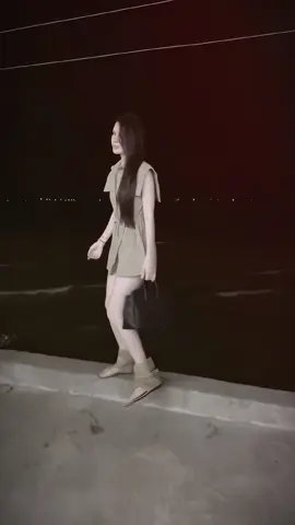 Hãy ưu tiên con áo nàyyy đi các chị😴#xuhuongtiktok #xuhuong #outfit 