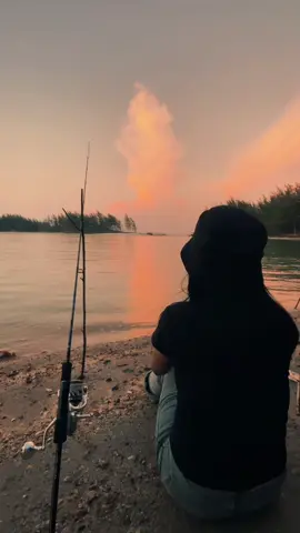 pantai+ mancing = (ketenangan)🤍
