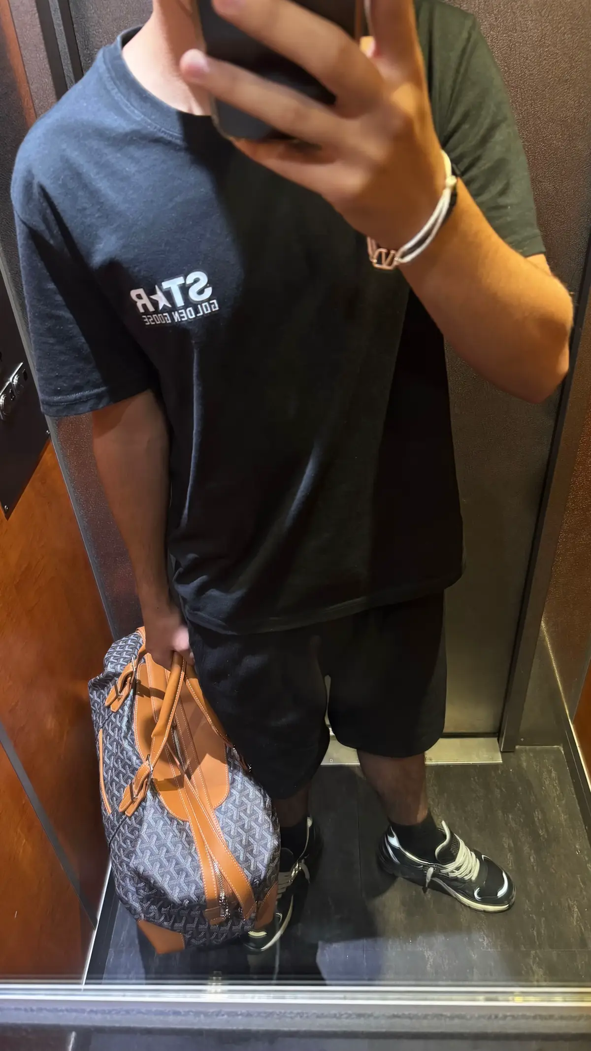 insta : esteban_rqna outfit récent du mois 🤷‍♂️#fyp #dump #outfit #outfitinspo 