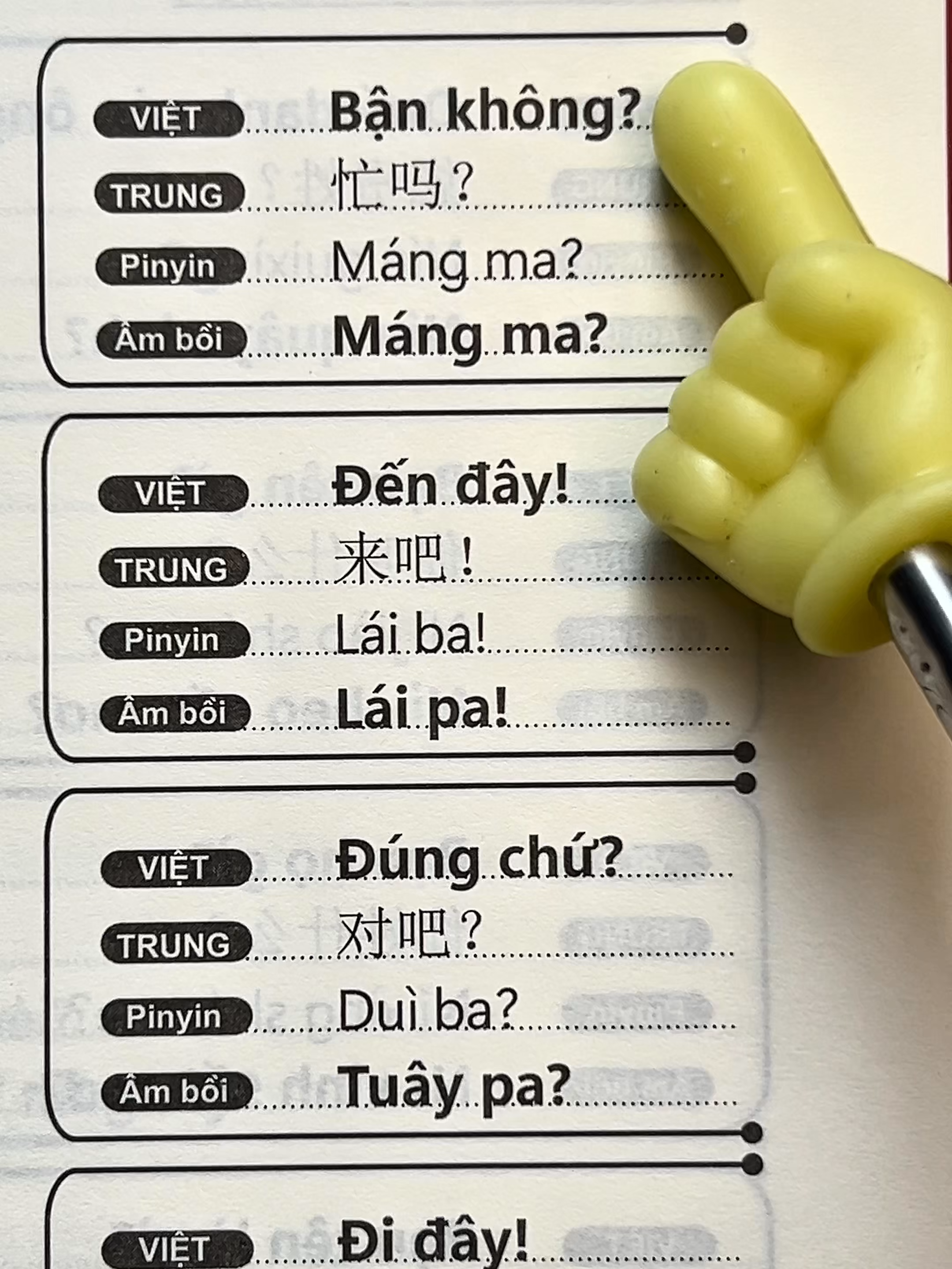 Mỗi ngày 1 mẫu câu tiếng Trung → 1 tuần là có thể hỏi thăm – cảm ơn – xin lỗi – từ chối. Đừng đợi đến khi “giỏi tiếng Trung” mới bắt đầu nói chuyện. 👉 Bắt đầu từ mấy câu đơn giản hôm nay! #hoctiengtrung #tiengtrung #tuhoctiengtrung #sachtiengtrung #tiengtrunggiaotiep