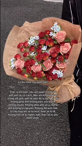 Không đợi anh nữa, từ nay hoa em sẽ tự mua, biển sẽ tự đi, hoàng hôn sẽ tự ngắm, bản thân sẽ tự yêu chính mình. #xuhuong #hoatuoihanoi #septemberfloral #tiemhoathang9 #hoatotnghiep #hoatotinh #hoasinhnhat  __________________________________________ Tiệm hoa tháng 9 _ Tiệm hoa tươi 🌸Giao hoa nội thành Hà Nội 🍀Tặng kèm thiệp cho mỗi đơn hàng  ☎️096....173....1219 🌿Ins: september.floral 📞Liên hệ đặt hoa trước 2 ngày nhé các tình yêu❤️