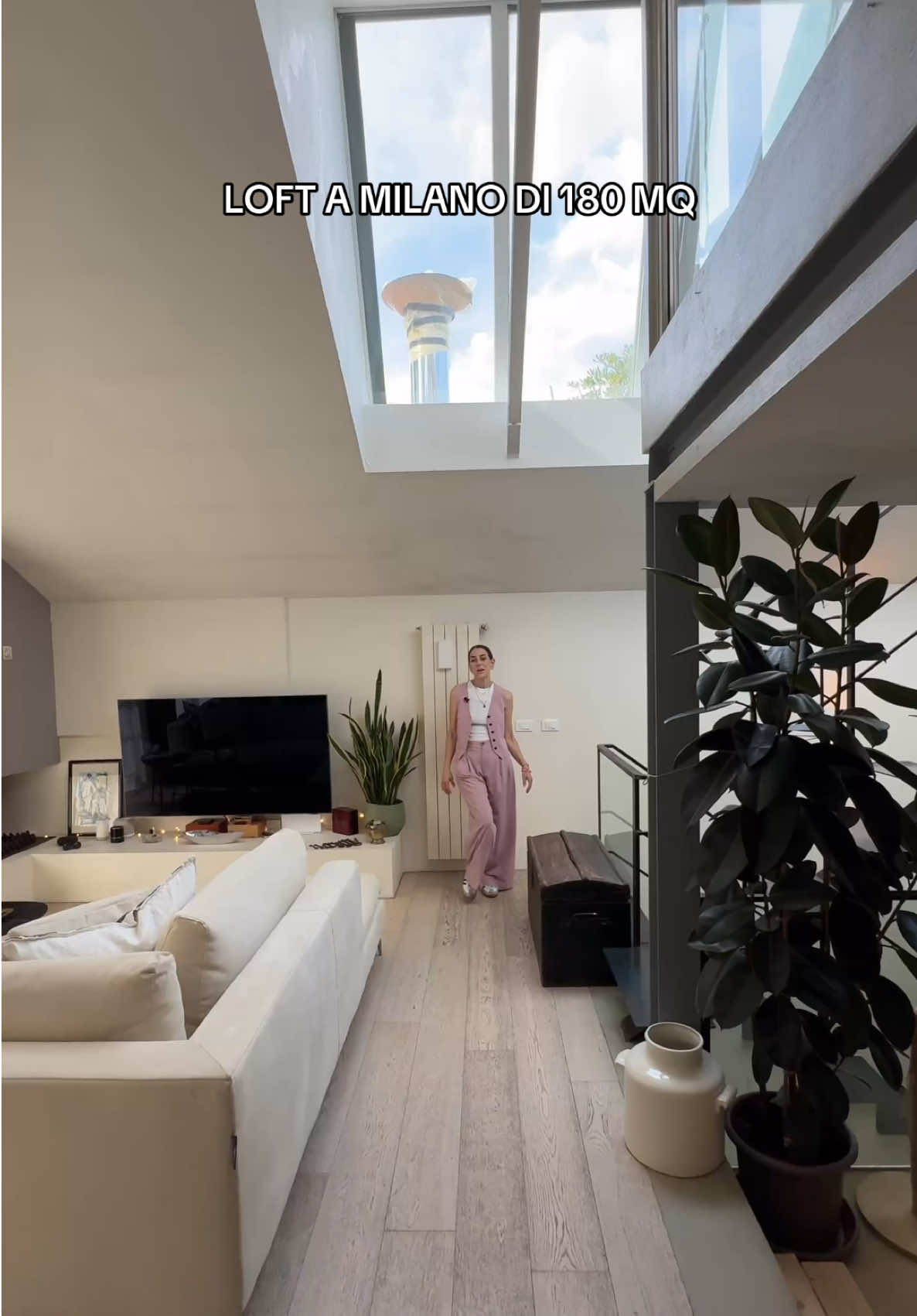 Uno dei Loft più belli che io abbia mai visto a Milano 🌟 #agenteimmobiliare #hometour #housetour #hometour #appartamento #appartamenti #casa #immobiliare #milano 