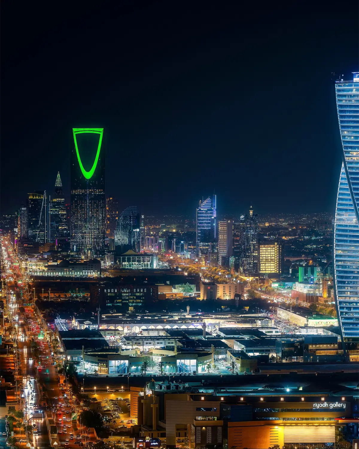 “Riyadh’s skyline is a masterpiece at night ✨ With the iconic Kingdom Tower on the left and the twisted elegance of Al Majdoul Tower at the center, the city blends innovation with beauty. 🇸🇦 #RiyadhNights #KingdomTower #SaudiArabia #riyadh #visitsaudi  أفق الرياض لوحة فنية تتألق ليلاً ✨ من برج المملكة الأيقوني على اليسار إلى روعة برج مجدول بتصميمه الملتف في المنتصف، تجتمع الحداثة مع الجمال في قلب العاصمة. 🇸🇦