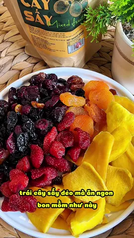 Đây là trái cây sấy dẻo  mà tui đã mua gởi rất nhiều về Nhật để biếu mẹ chồng Nhật và bạn bè của mẹ. trái cây sấy dẻo nhà Tanunuts, 1 túi mix tới 5 loại như này ăn vừa ngon vừa tốt cho sức khoẻ #chuyennhasotaheo #trending #xuhuong #anvat #traicaysaydeo #tanunuts #traicaysay #anvatmebau @Giadinhsotaheo 