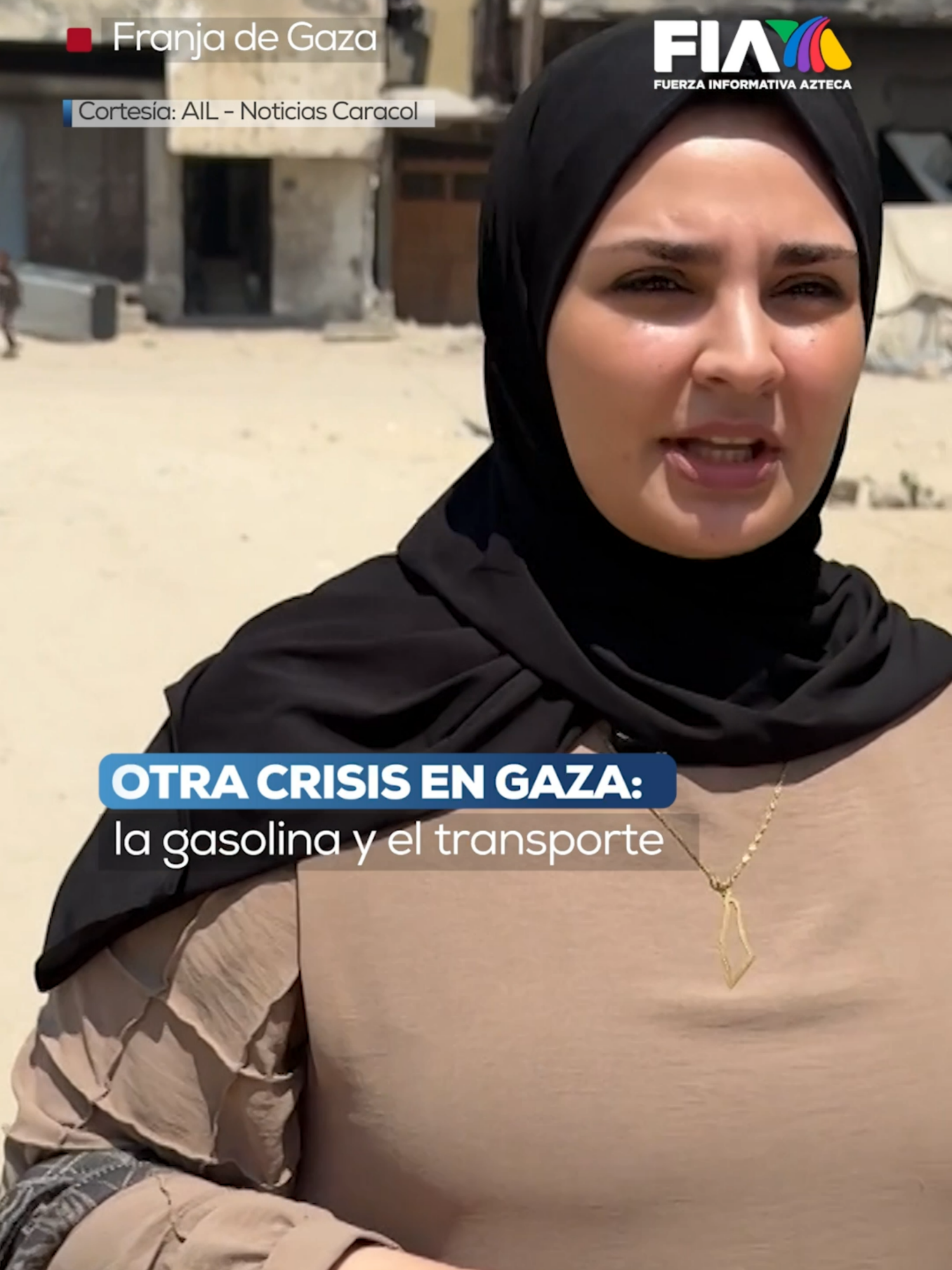 💥 Así empieza el día en Gaza: Con un chaleco antibalas que ya no protege, solo te marca como objetivo. Van 120 periodistas asesinados con él puesto.  Conseguir gasolina es otra guerra: 350 shekels por litro, una hora en el mercado negro para apenas dos litros. Las calles están vacías de autos, pero llenas de pasos. Personas mayores caminan bajo el sol brutal.  No hay más opción: burros y carritos de madera han vuelto.   Huda Hegazi desde la Alianza Informativa Latinoamericana   #Crónica #Gaza #Periodismo  #Gasolina #Historias #ResistenciaInformativa #Gaza2025 #PeriodismoEnZonaDeGuerra #Noticias #AztecaNoticias #FIA