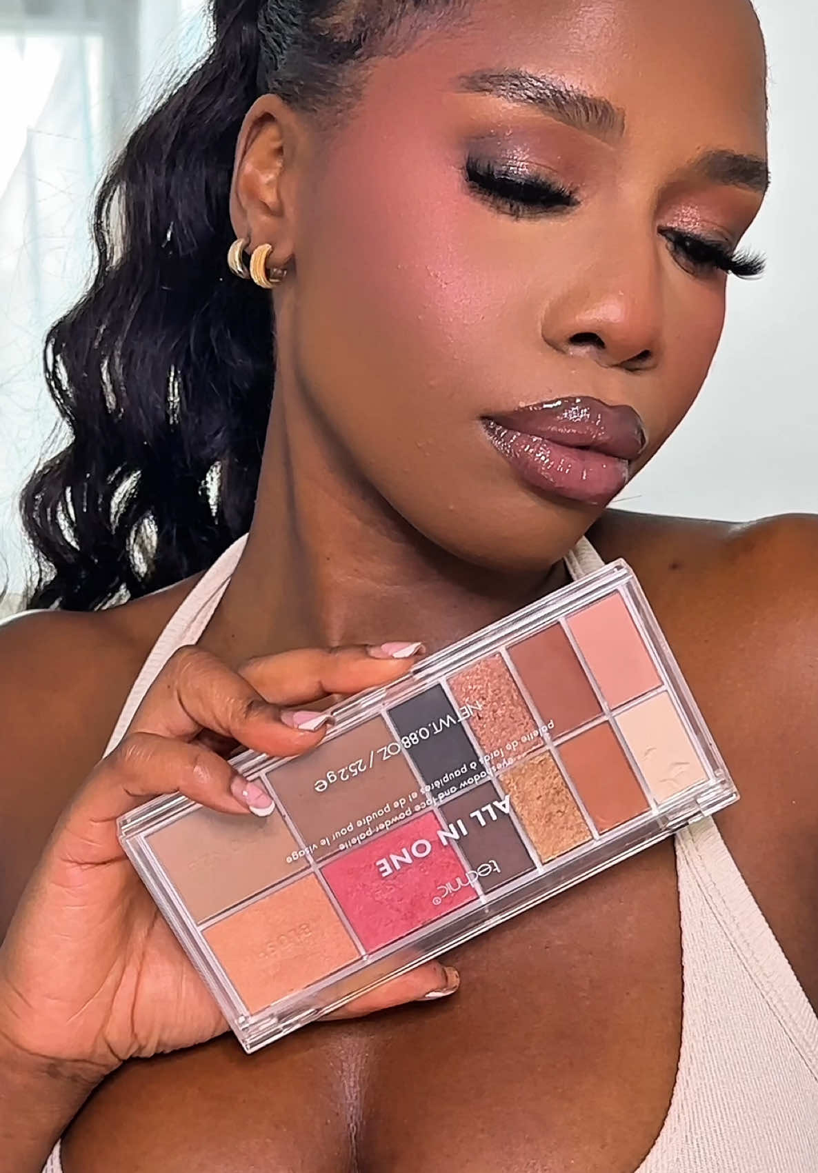 Love a drug beauty store product that delivers @Technic Cosmetics All in one complexion and eyeshadow  palette did not disappoint! 