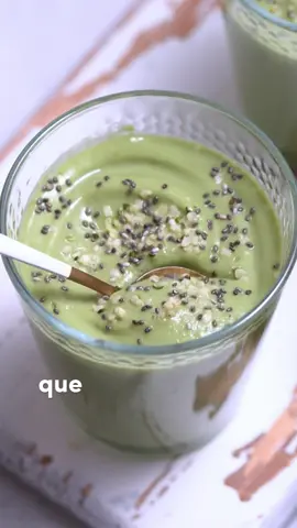 Batido de aguacate alto en proteínas Ingredientes • 1 aguacate • 1 plátano congelado en rodajas • ½ taza de espinacas frescas • 1 1/2 tazas de leche de su elección • 1 cucharadita de extracto puro de vainilla • 2 cucharadas de miel, jarabe de arce o agave • 1 cucharada de proteína en polvo, sabor vainilla, opcional • Semillas de chía o cáñamo, opcionales para decorar #Receta #smoothie #recetasaludable					 					 					