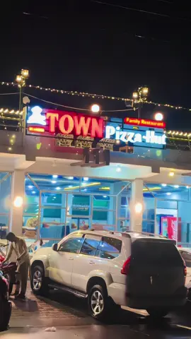 Town Pizza Hut Branch 4 #10k❤️ #vivesproblem🤔😌 #pizzalover🍕 #townpizzahutofficial #pizza #fyp #videoviral #foryou 