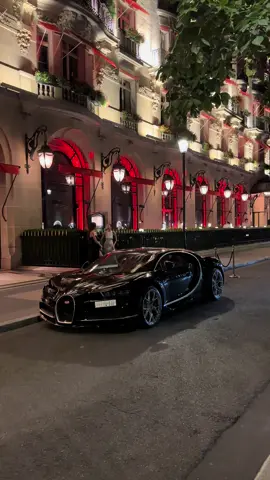 Bugatti Chiron 🖤 #bugatti #bugattichiron #chiron #paris 