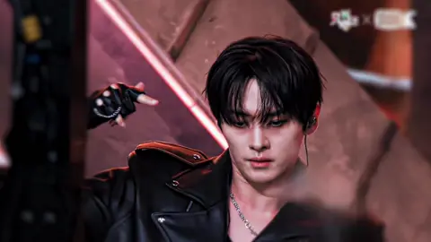 Sorry that this is so bad I have a headache💔#foryoupage#leeknowedit#straykids#chkchkboom#leeminho#edit#chaseatlantic 