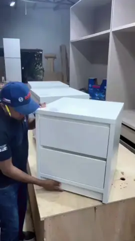 شكل أنيق… وتخزين ذكي 👌 كومود تصميم مودرن بلمسة فخامة وفيه أدراج سحرية تخلي كل حاجة منظمة ومخفيّة تفصيل على الطلب، وبمقاس يناسب غرفتك ##كومود #تفصيل_أثاث #أدراج_سحرية #تفصيل_غرف_نوم #نجار_سعودي #ديكور_مودرن #سكاكا #دومة_الجندل #الرياض #جدة 