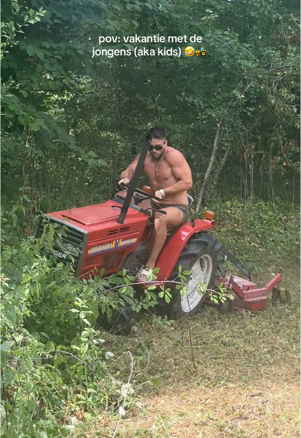 Stilzitten kunnen ze niet, maar saai is het nooit..  🚜🤣  @Lord Buffel  #pov #vakantie #palomablanca #fyp #dikkejohndeere 