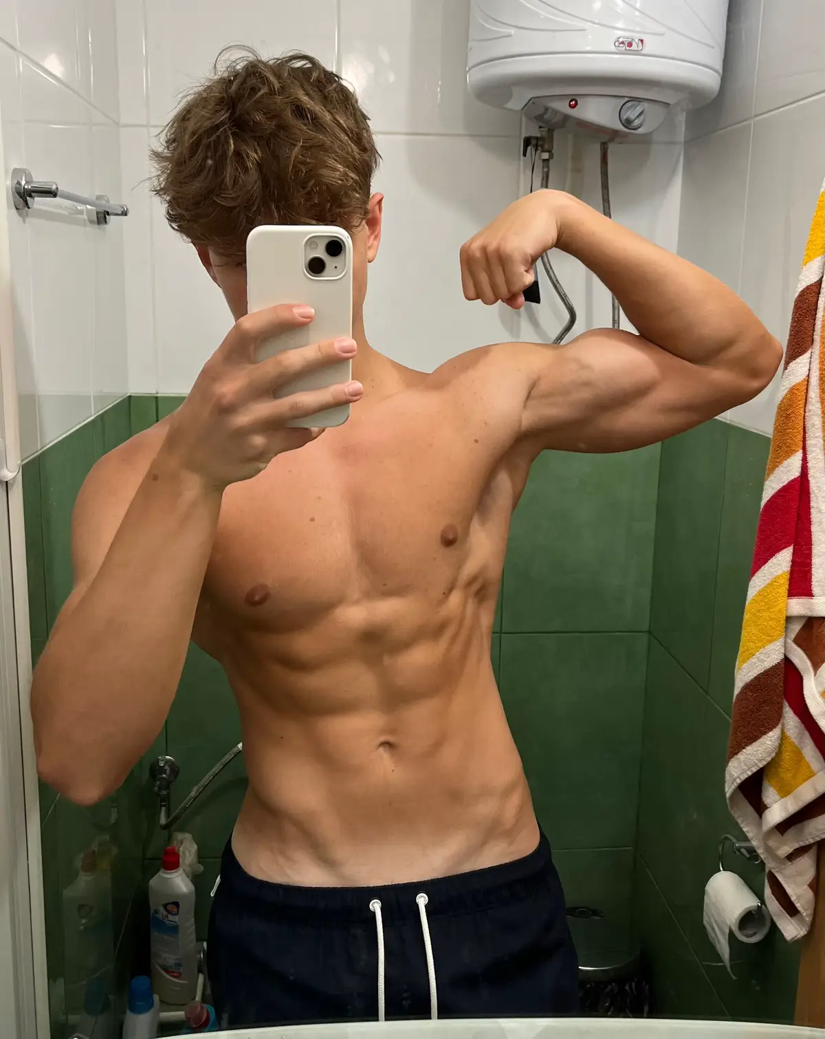 Vacationphysicue day 16 of minicut+ tan   #vline #abs #lean #leanness #sixpack #gym #gymmotivation #trainingmotivation #ﬁtness #fitnessmodel #tan #biceps #bigbiceps #chest #shoulders