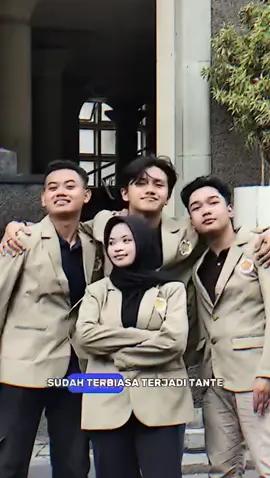 ini Gamatu X Gamada hahaha  btw kami se-SMP (ada 1 yg kaga si, tapi masih sama2 SMP 1 di cilacap) --> se-SMA --> sekarang se-Kampus hahaha kemana mana mereka selalu ngikut #fyp #ugm 
