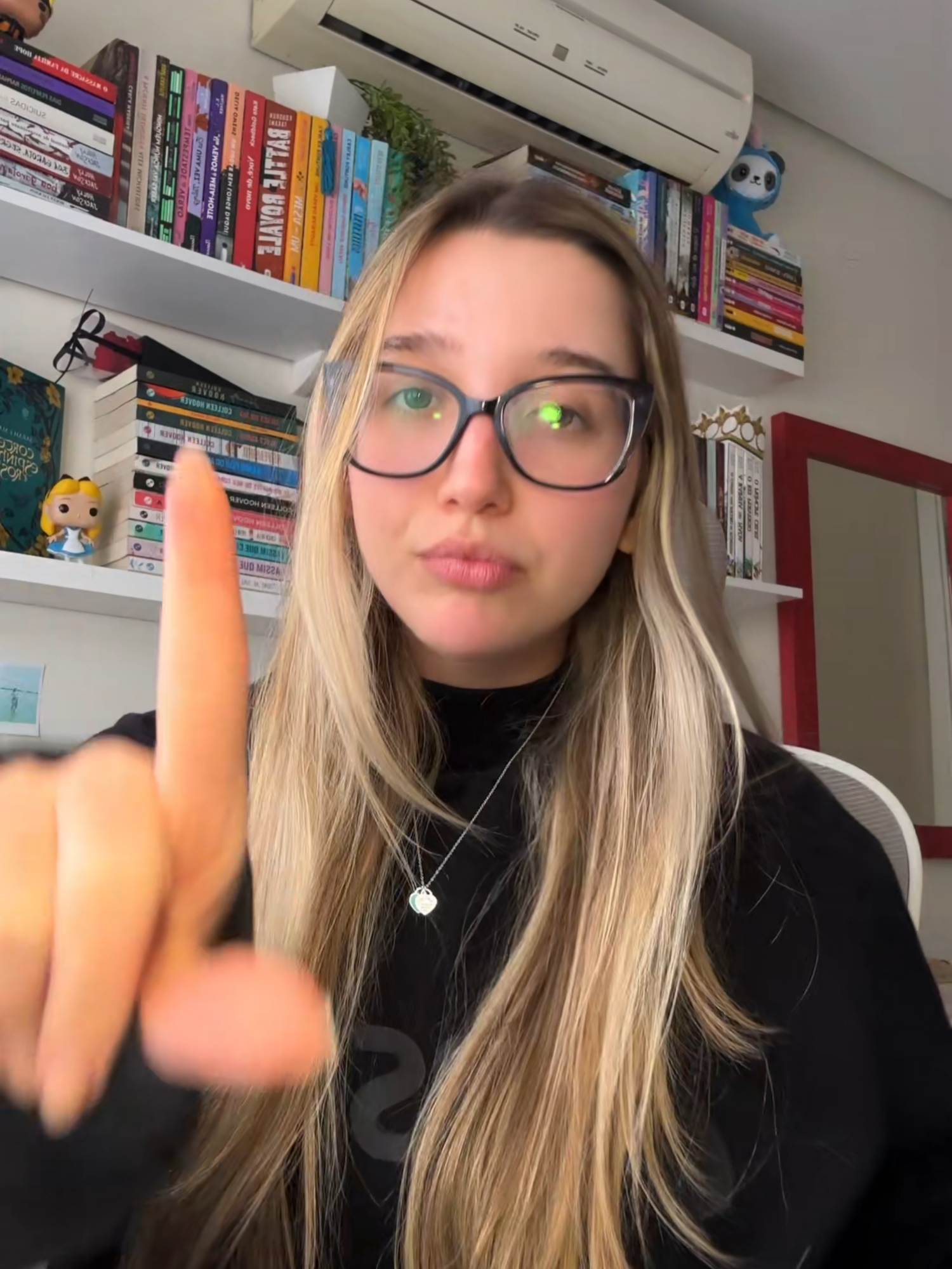 qual livro você acha que vai ganhar? #booktokbrasil #livrostiktok #clubedolivro #livros