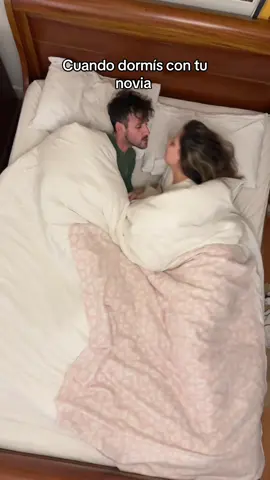 Parejas durmiendo juntos 🤣😆  #partiiiiiiiiiiiiiiiiiiiiiiiii #argentina #novios #latam #comedia #eugeyfede #parejas #arg #humor #CapCut 