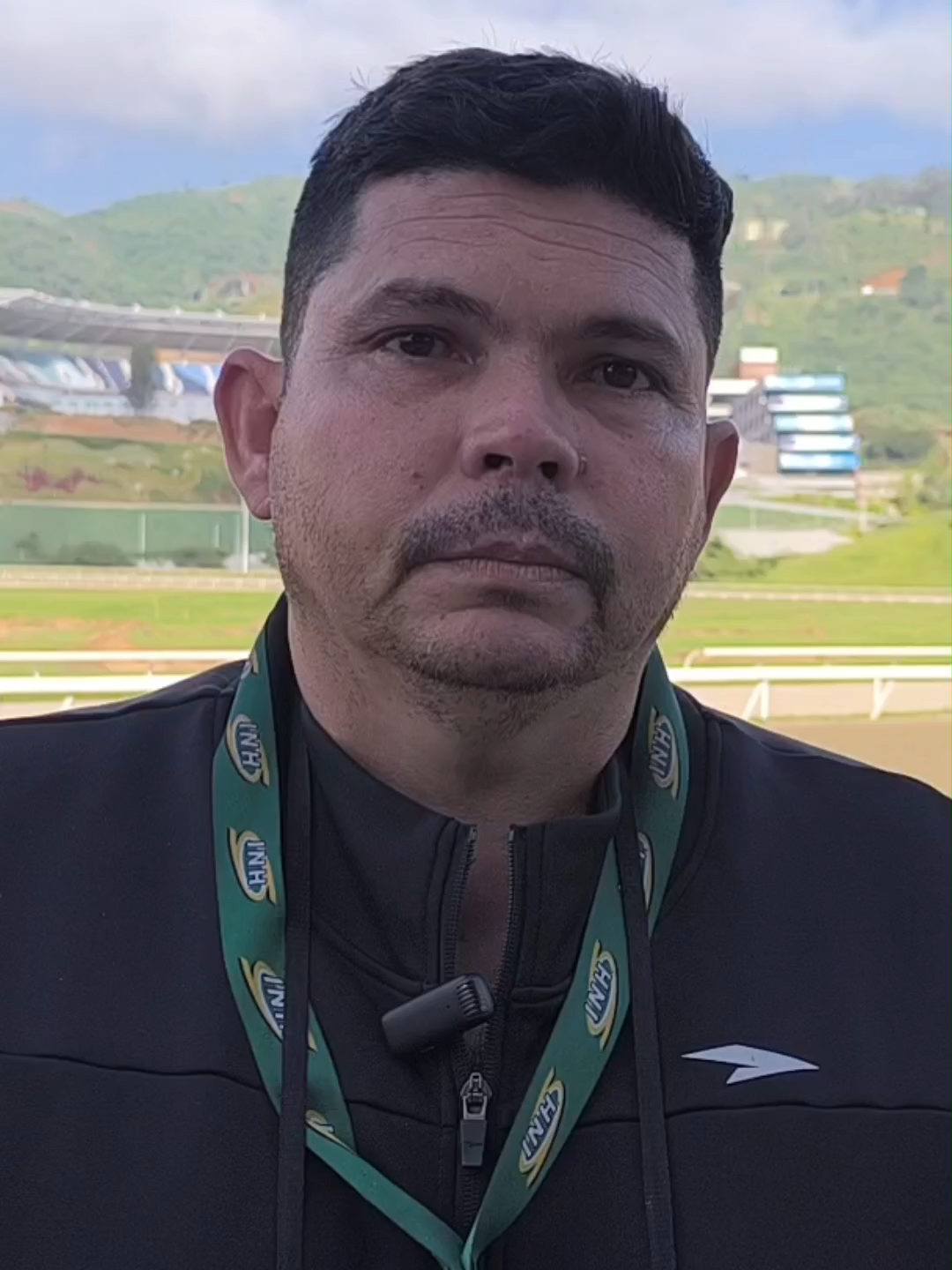 Entrevista con el Entrenador José Luis Balzán. Miércoles 30-7-2025. Hipódromo La Rinconada, Caracas, Venezuela.  @pollitobalzan Entrevista realizada por el Periodista Antonio José Medina.  #Hipismo #LaRinconada #Venezuela #Entrenador
