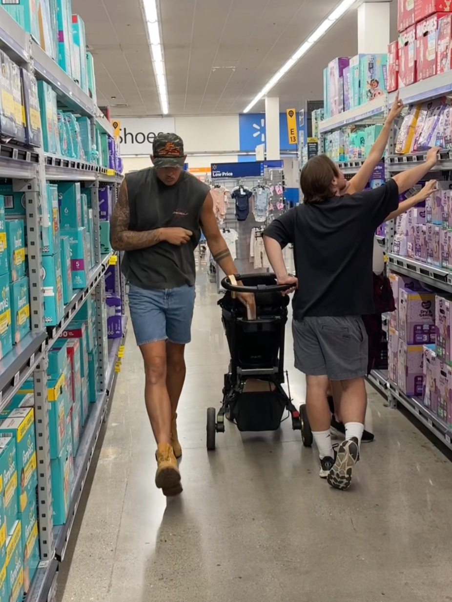 Struggling newborn parents get unexpected blessing! ❤️