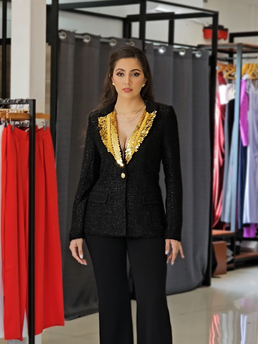 Blazer negro con dorado, diseño único y elegante.  Estamos en Managua, Nicaragua de donde fue la Vicky 2c al oeste y 1 al norte.  #tiendaderopa #blazer #trajes #novamoda #lucero #viral #tendencias #parati #ropademujer #ropadedama 