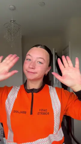light makeup for when i’m working on site but still wanna look put together😋 #fup #beauty #firstofthemonth #mentalhealthmatters #womeninconstruction #fyp #hivis #northwales 