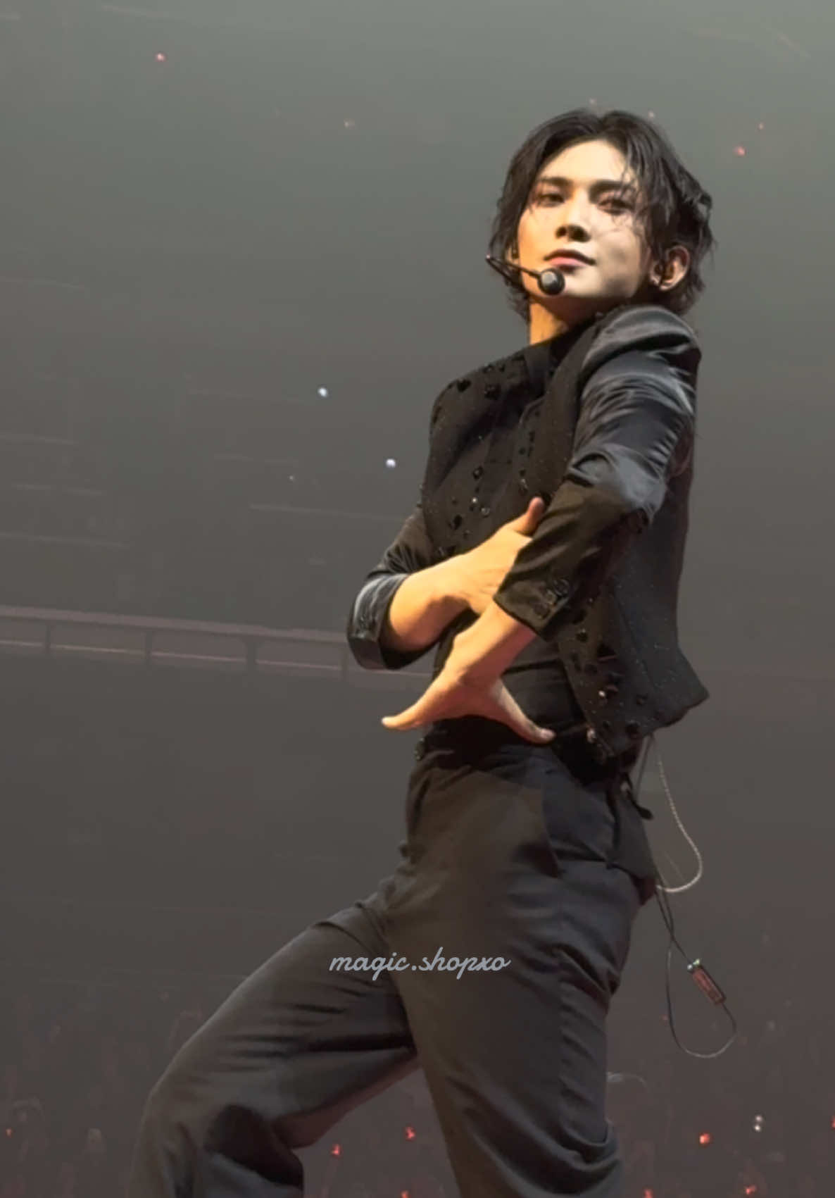 CUTEST EVER😭 IM devastated.  #ateez #ateezyeosang #yeosang #kangyeosang #ateezconcert #inyourfantasy #inyourfantasytour #inyourfantasyorlando @ATEEZ_Official 