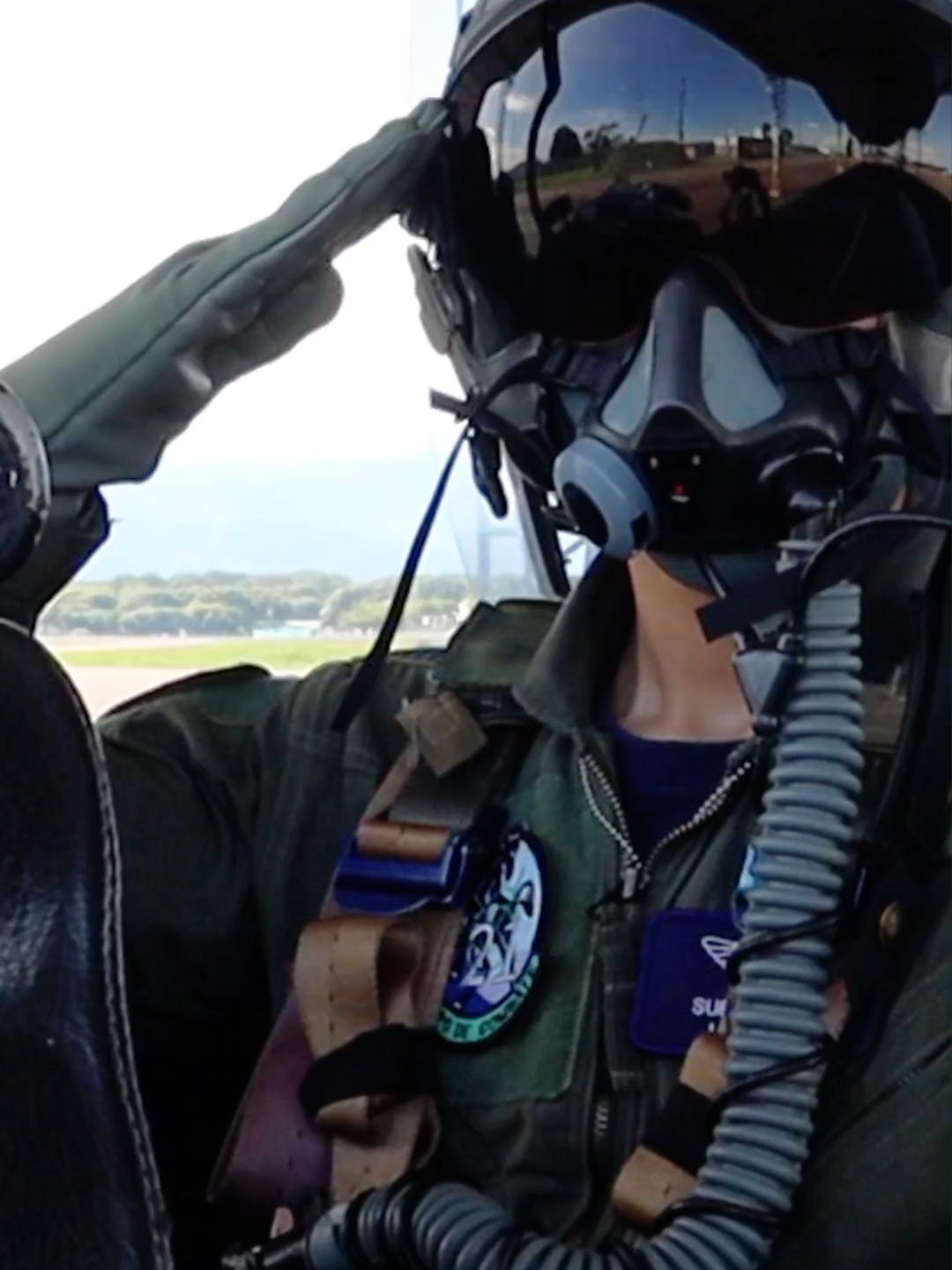 Cada vuelo, cada maniobra, es un saludo valiente al pueblo colombiano.  #AdAstra🚀#FuerzaAeroespacial🇨🇴  #avión #pilot #pilotlife #pilotsoftiktok #sky #HonorEsServir