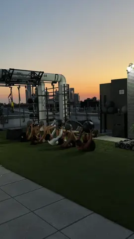 woke up for a sunrise gym sesh w/ the girls 🥹✨ #fyp #GymTok #gymgirls 