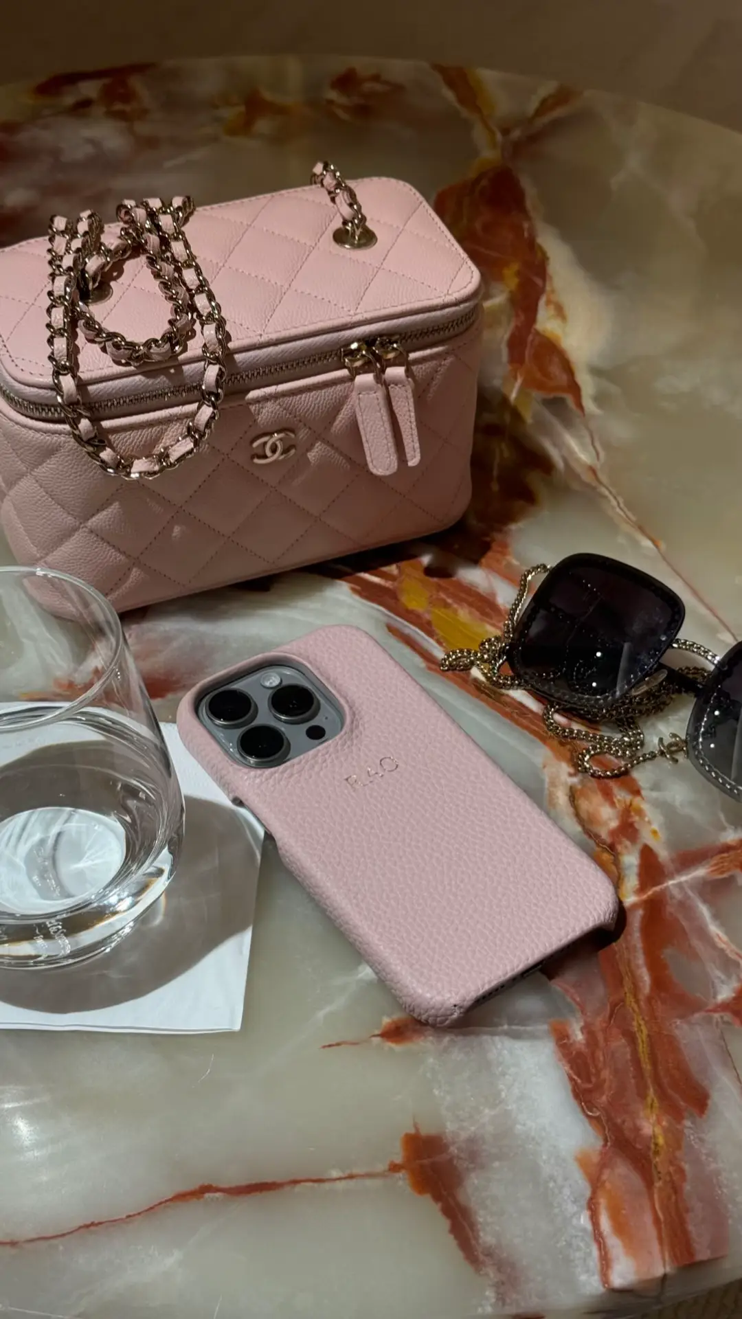 for the love of pink 🪞🩰🪽 #foryou #kuwait #pink #explore #fyp 