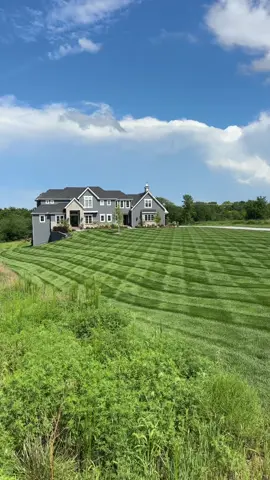 A lot of people ask me how to get more customers, this is how. This lawn is basically a billboard #peakllc #lawncare #landscaping #lawntok #business 