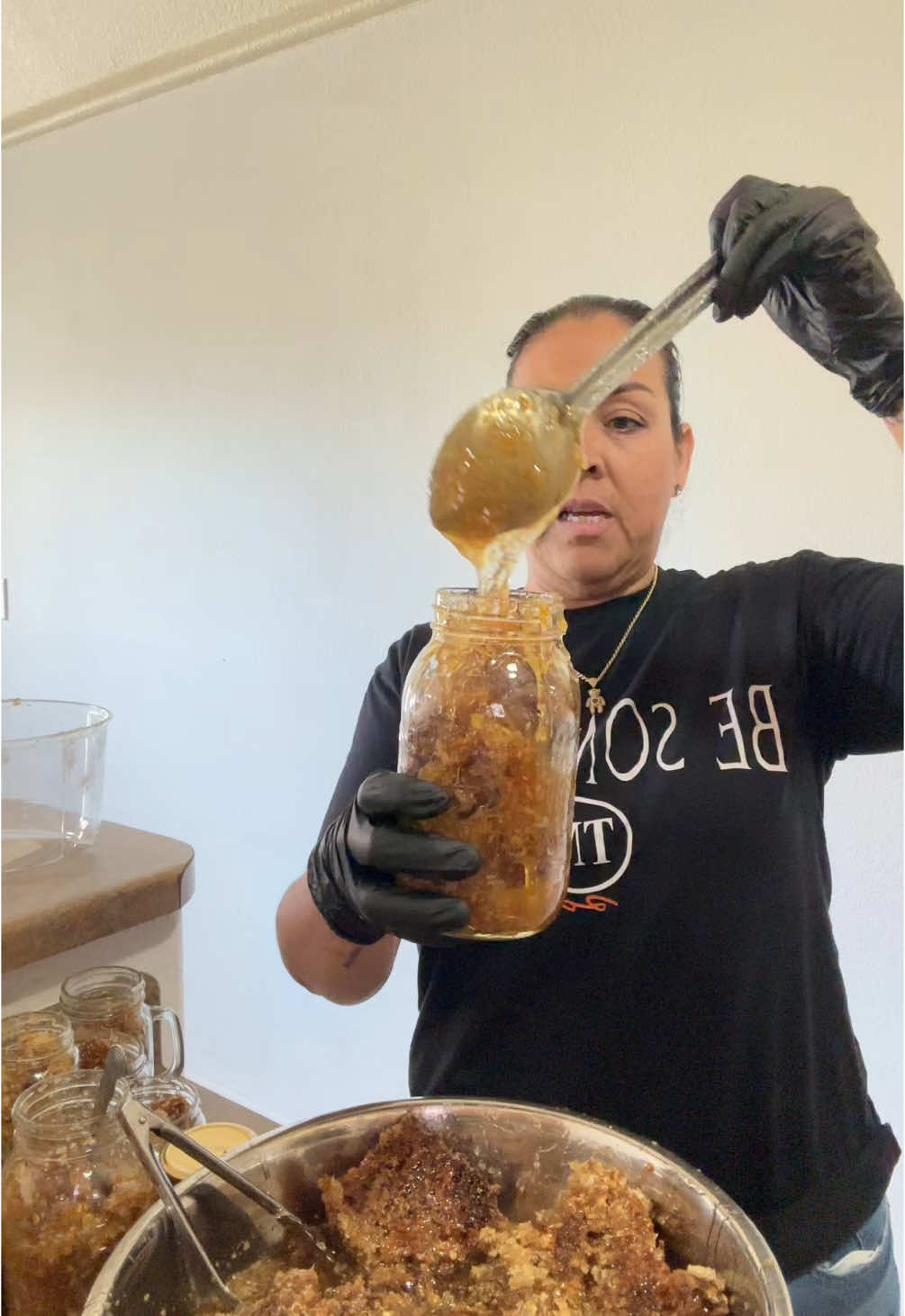 @AK2V2 @Ana Karen guardando la miel🐝🐝🐝