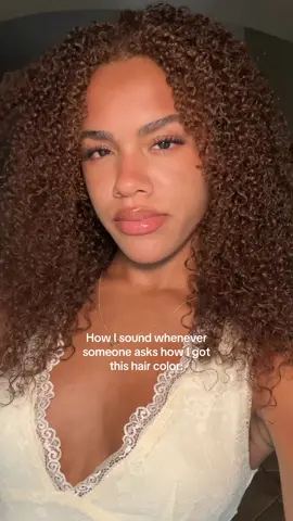 My mommy’s a ginger💁🏽‍♀️👩🏽‍🦰 #naturalhair #copperhair #ginger #curlyhair #haircolor #gingercurlyhair #redhead 