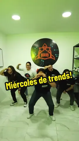 Este trend salió mejor que la última pantalla rota que reparamos 🔥🦈 #manosarriba #muevelapomponpa😜😜😜 #trend #serviciotecnico 