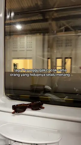 Perunggu @Toko Ini Abadi itu ibarat rumah, yang tetap ada ketika seseorang ingin kembali pulang lewat lagu-lagunya. #perunggu #perunggu🥉 #33x #fyp 