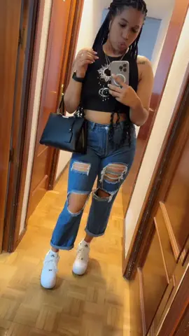 Amo España 🇪🇸 y disfruto siempre mis vacaciones hay 