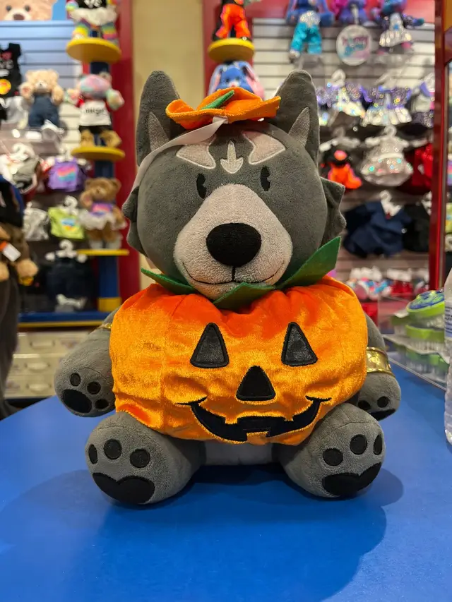 Don’t ask why he’s half naked, but I tried putting some beige coloured shorts on him, but his tail wouldn’t go through the hole as it was a bit too small for him. :( #amicus #adastra #amicusadastra #adastraamicus #amicusplush #amicusplushie #echo #echovn #echoproject #echoprojectvn #fyp #fyppppppppppppppppppppppp 