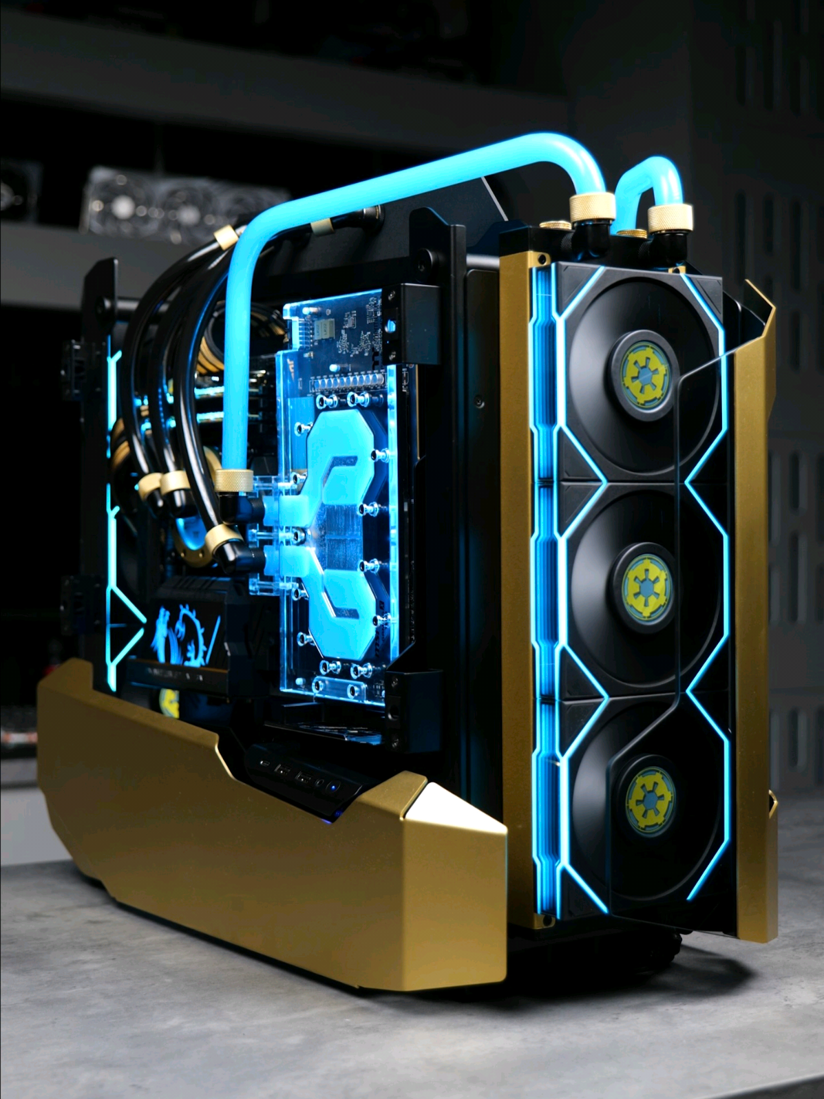 Who knew cats liked watercooled pcs 🤣🤣 #pcbuild #pc #techtok 