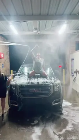 Did the car wash scene 🤣🫣#fyp #foryoupage #carwash @Hanna 